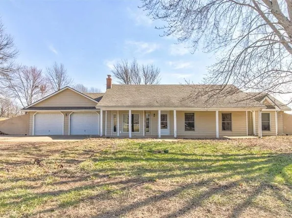 14713 S Harris Rd, Greenwood, MO 64034