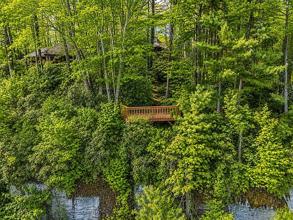 63rd image of 1333 Lake Dr