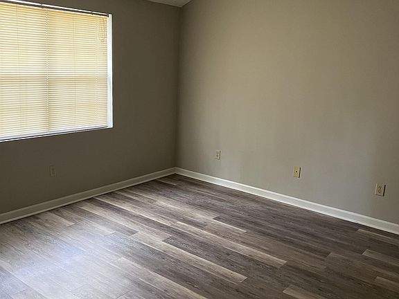 4th image of 115 E Windtree Ct #115E