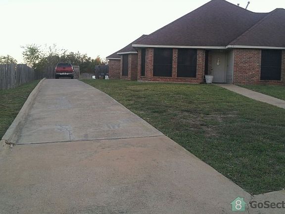 2nd image of 1205 Essex Dr