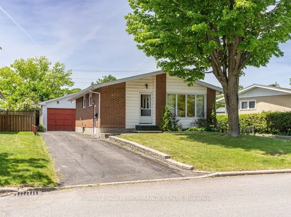 2184 Melfort St, Ottawa, ON K1G 1H7