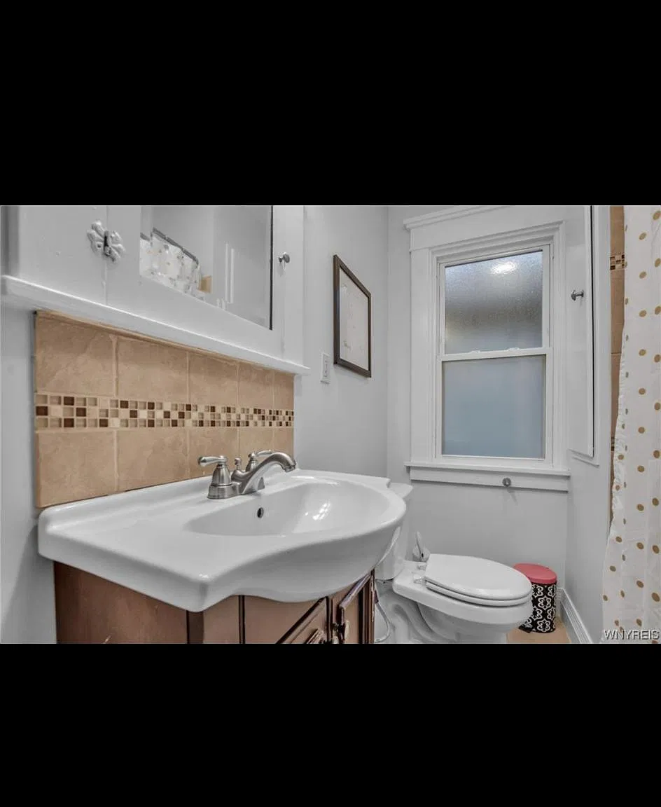 2 bed, 2402 sqft, $1,700 — Photo 3