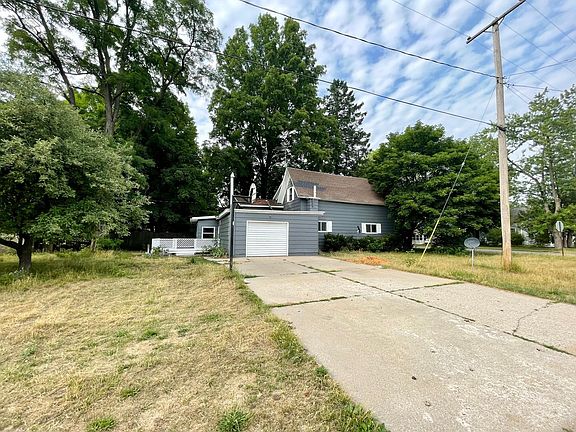 3rd image of 122 S Sherman St