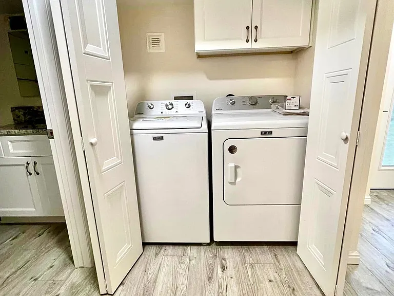 2384 E Catalina Dr — Photo 8
