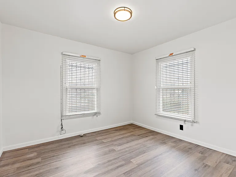 9813 S Van Ness Ave #2 — Photo 11