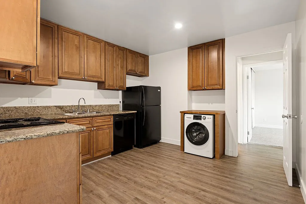 Parthenia Terrace Apartments — Photo 3