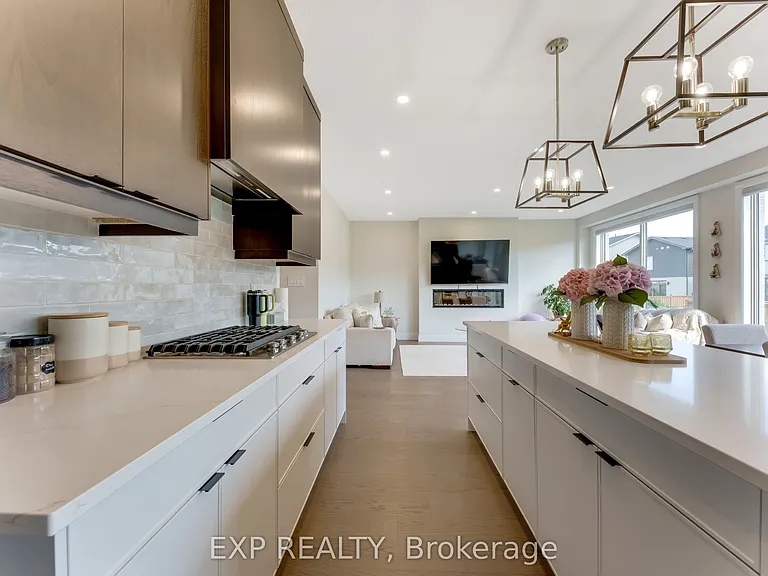 266 Hesselman Cres — Photo 15