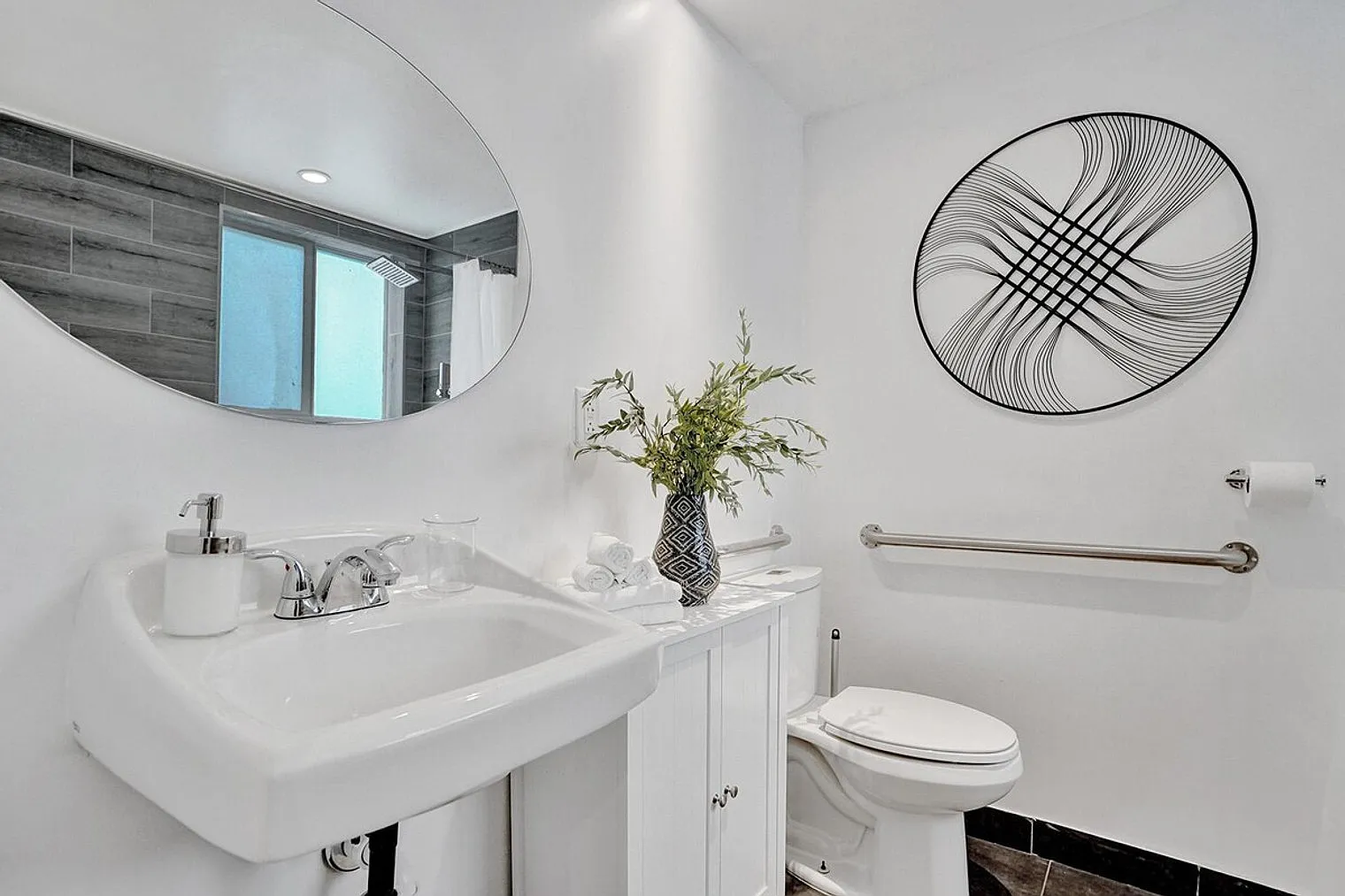 2 bed, 2.0 bath, 1076 sqft, $5,798 — Photo 3