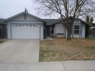833 Pacific Circle Dr, Dinuba, CA 93618