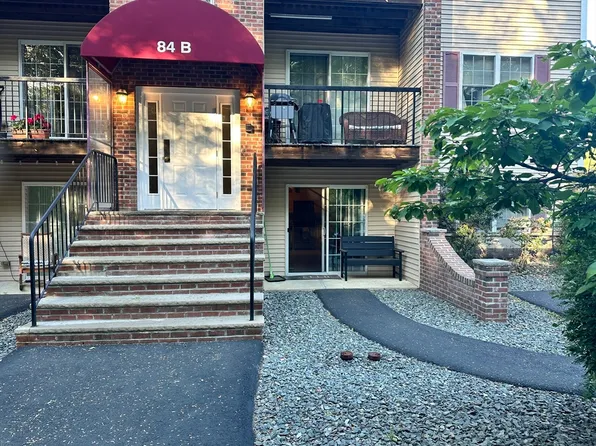 84 Cocasset St #B2, Foxboro, MA 02035