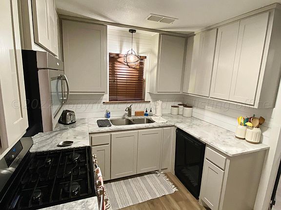 5th image of 1611 Christine St