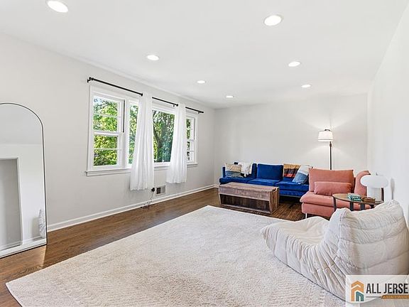 5th image of 460 Jensen Ave