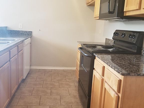 5th image of 3304 SW Deerfield Blvd #1