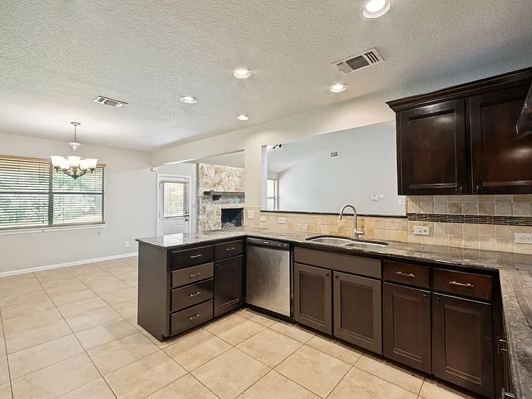 16115 Wolf Creek St — Photo 12