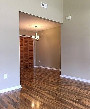 5th image of 301 Crestwood Ct