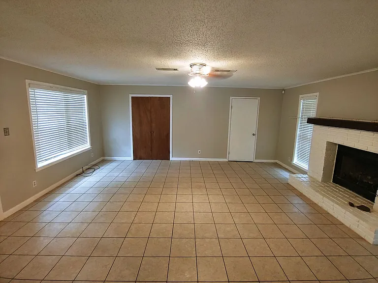 10005 Raymond Dr — Photo 9