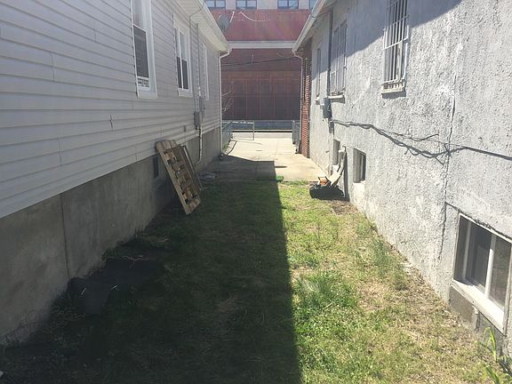 3rd image of 452 Beach 65th St