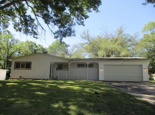 302 Warwick St, Coffeyville, KS 67337