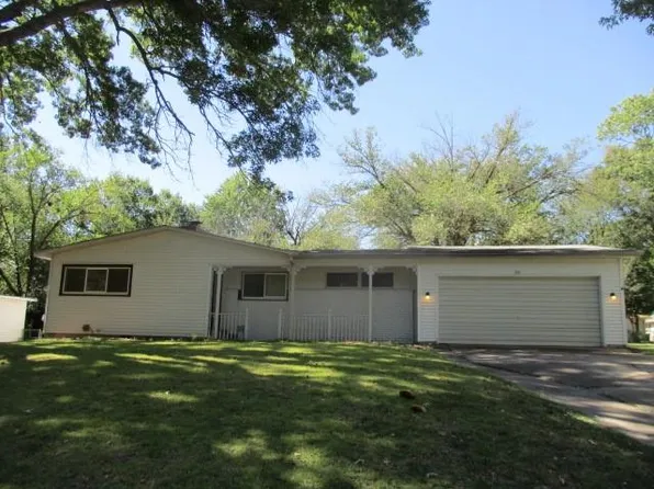 302 Warwick St, Coffeyville, KS 67337