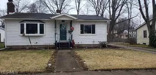 1052 Crown Ave photo 1