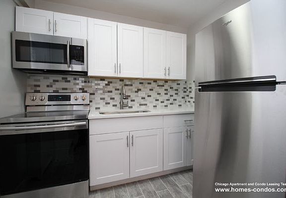 5th image of 2606 W Balmoral Ave APT 109