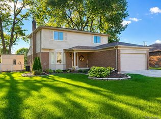 38931 Harrison Dr, Sterling Heights, MI 48310