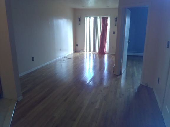 4th image of 916 E 217th St APT 3
