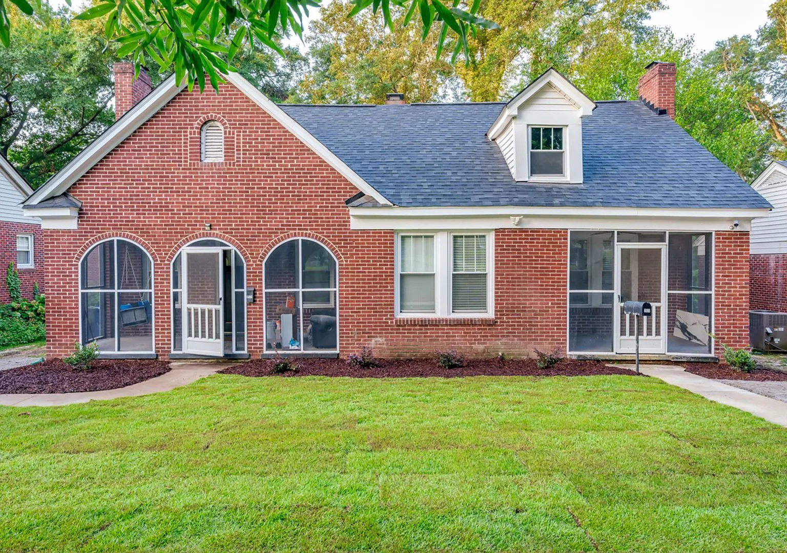 Pre-Leasing for the 27-28 School Year! - Live in the Heart of Shandon Stylishly Renovated Duplex ... — Photo 1