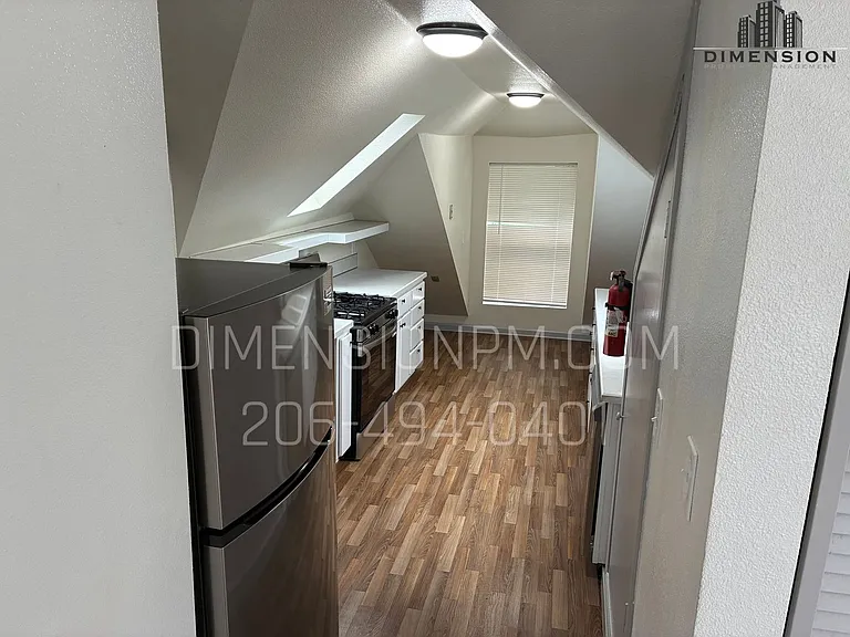 GH 121 W 3rd St — Photo 5