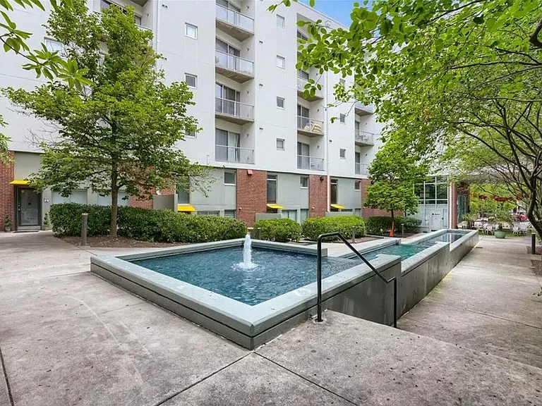 Deck overlooking this water fountain courtyard for your morning coffee/tea