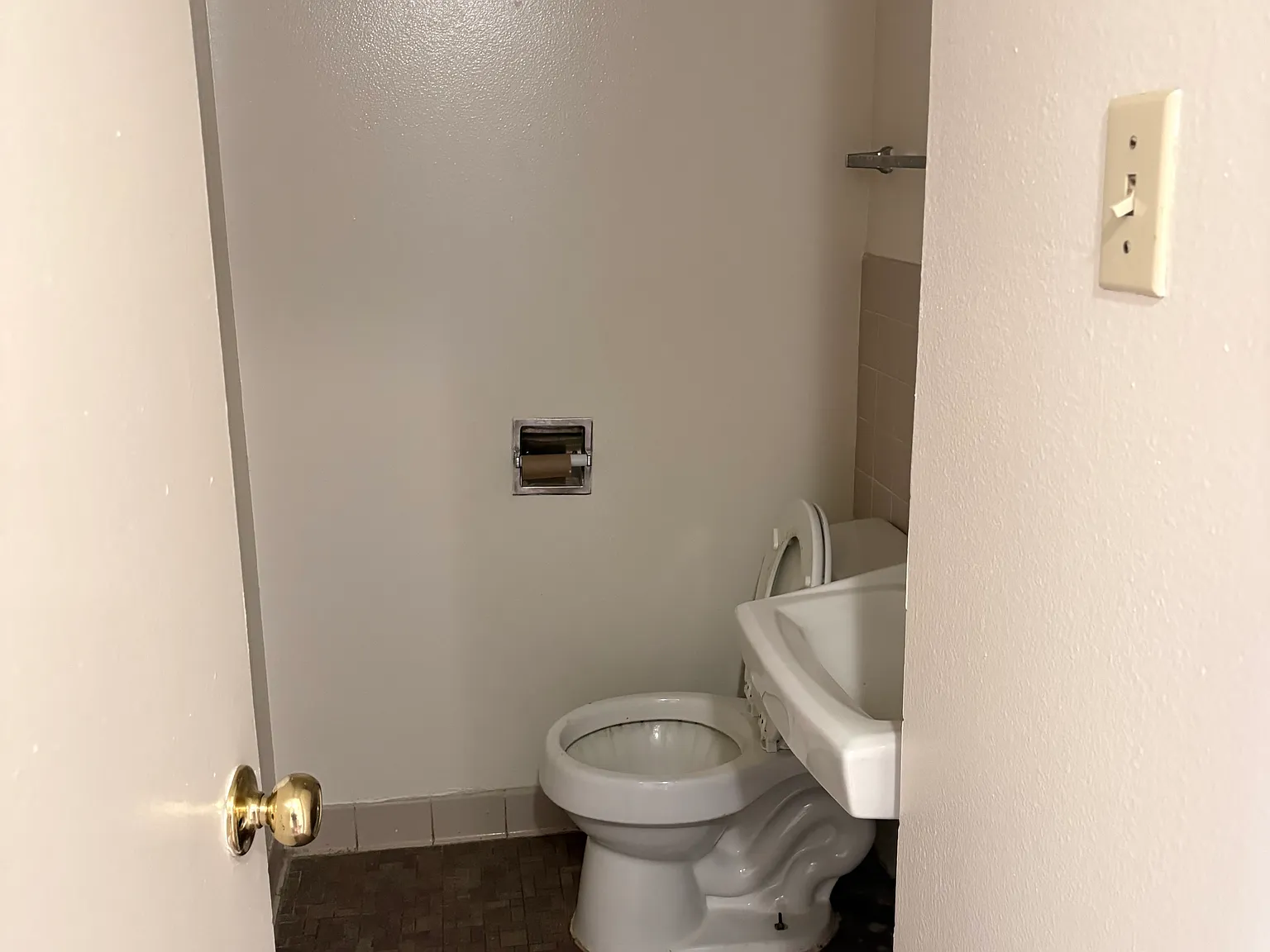 3 bed, 1.5 bath, $870 — Photo 3
