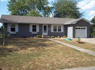 907 Cedar St, Clinton, MO 64735