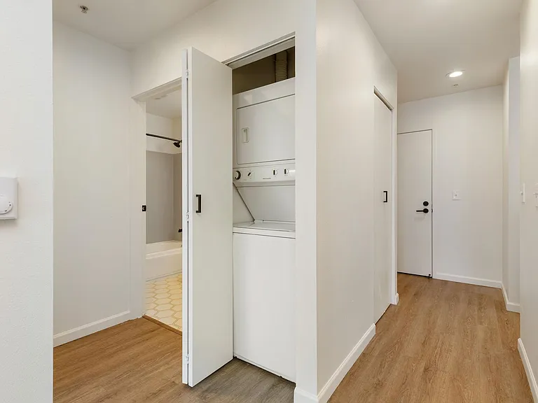 Remi Apartments — Photo 24