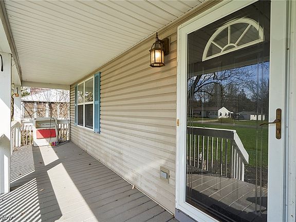 2nd image of 917 Proehl Dr