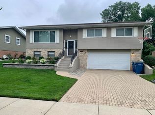 2645 Sycamore Dr, Dyer, IN 46311