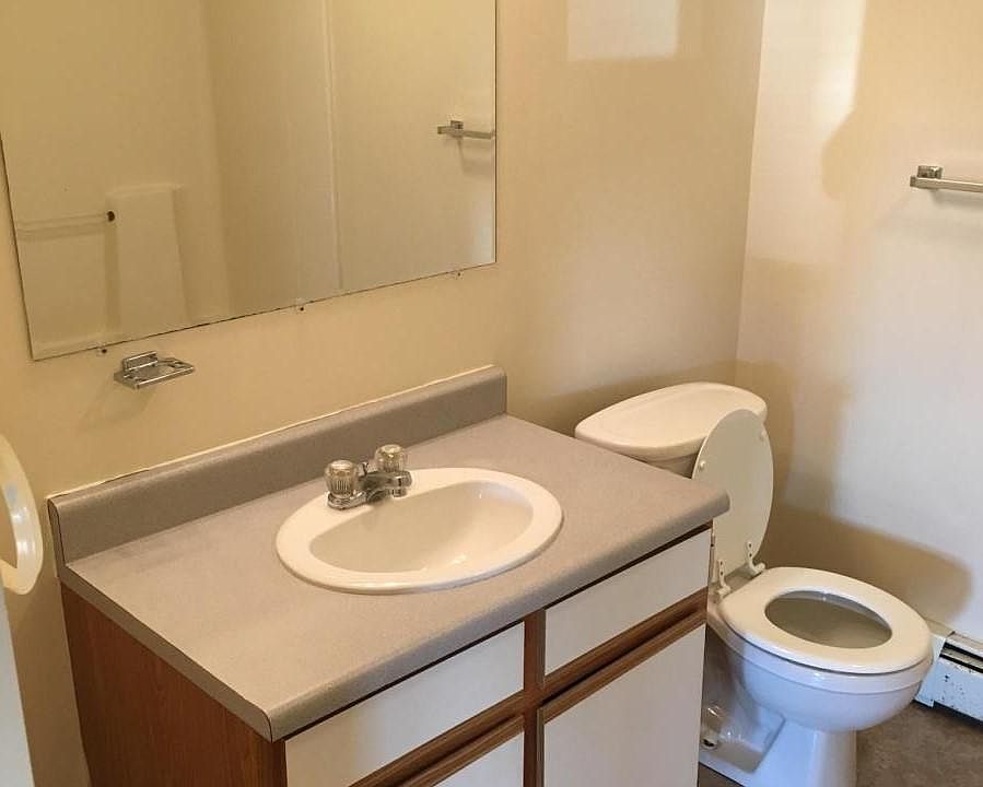 16 Mill St, Springvale, ME 04083 Zillow