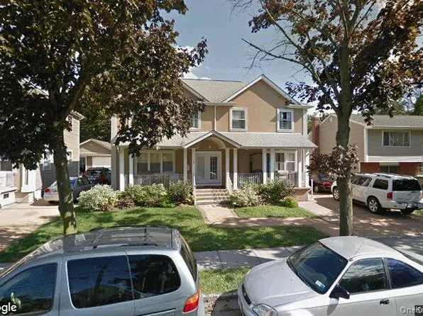 10 3rd Avenue, Westbury, NY 11590
