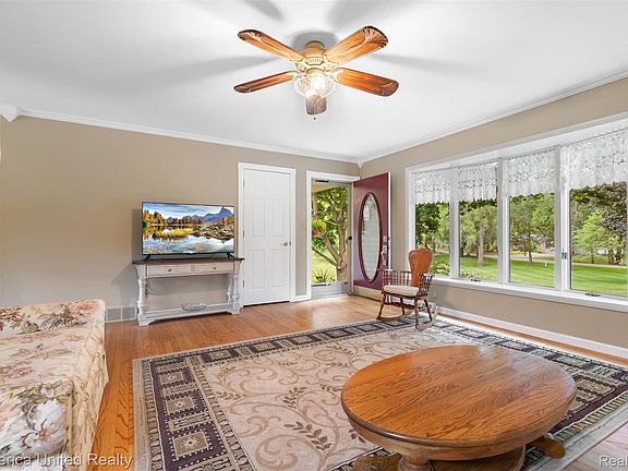 4th image of 8763 Bishop Rd