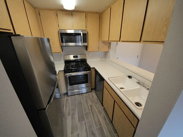 10615 Rose Ave — Photo 5