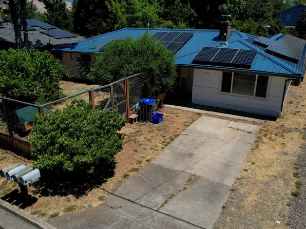 820 Glendale Ave, Ashland, OR 97520