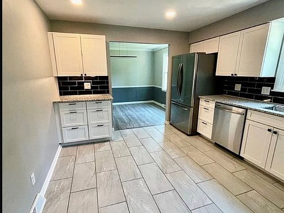 4th image of 5600 Lockwood Blvd