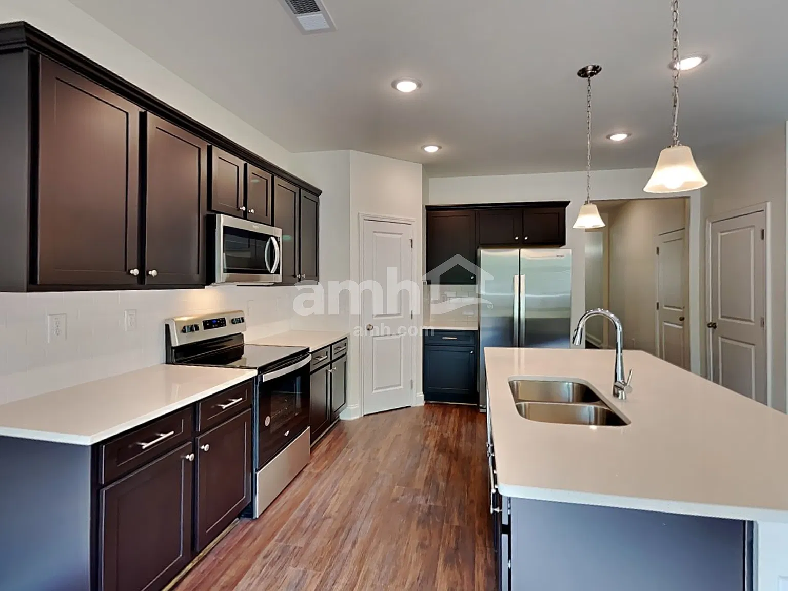 5 bed, 3.5 bath, 2969 sqft, $2,845 — Photo 3