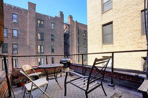 Rented by Waldstar Real Estate LLC | media 9