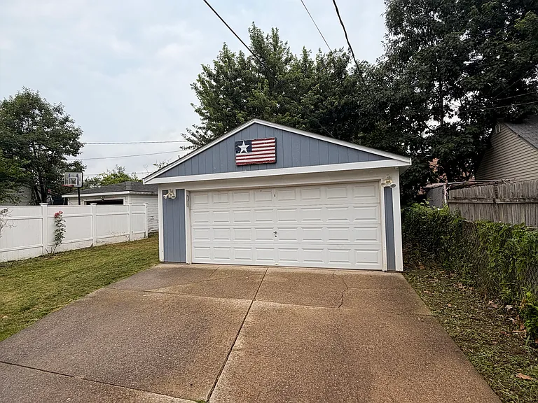13610 Emery Ave — Photo 16