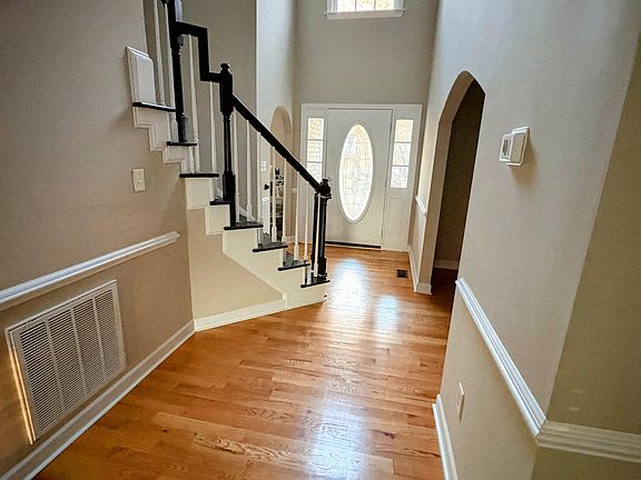 3rd image of 114 Carolina Way