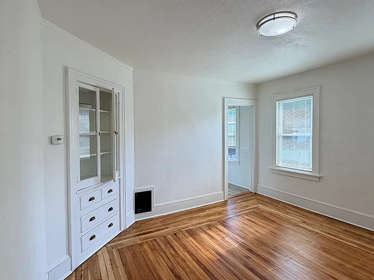 49 Henry St #3 — Photo 14