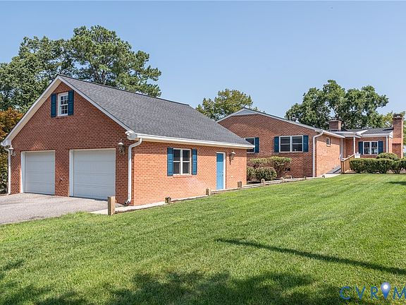 4th image of 3032 N Riverside Dr