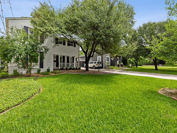 3rd image of 211 College Blvd