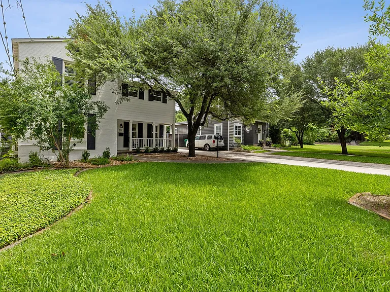 211 College Blvd — Photo 3