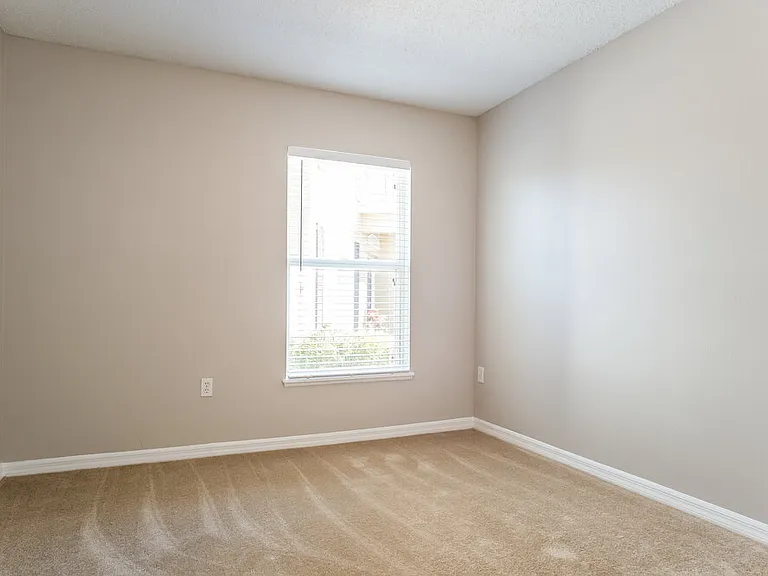 142 Woodbury Pines Cir — Photo 10